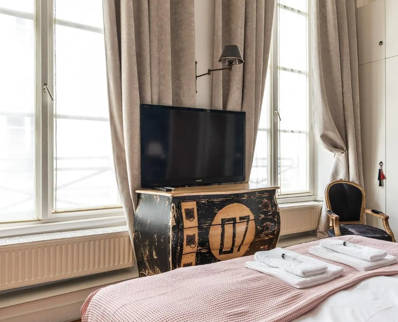 Luxury Typical Parisian Flat - 5 Min From Louvre Apartment