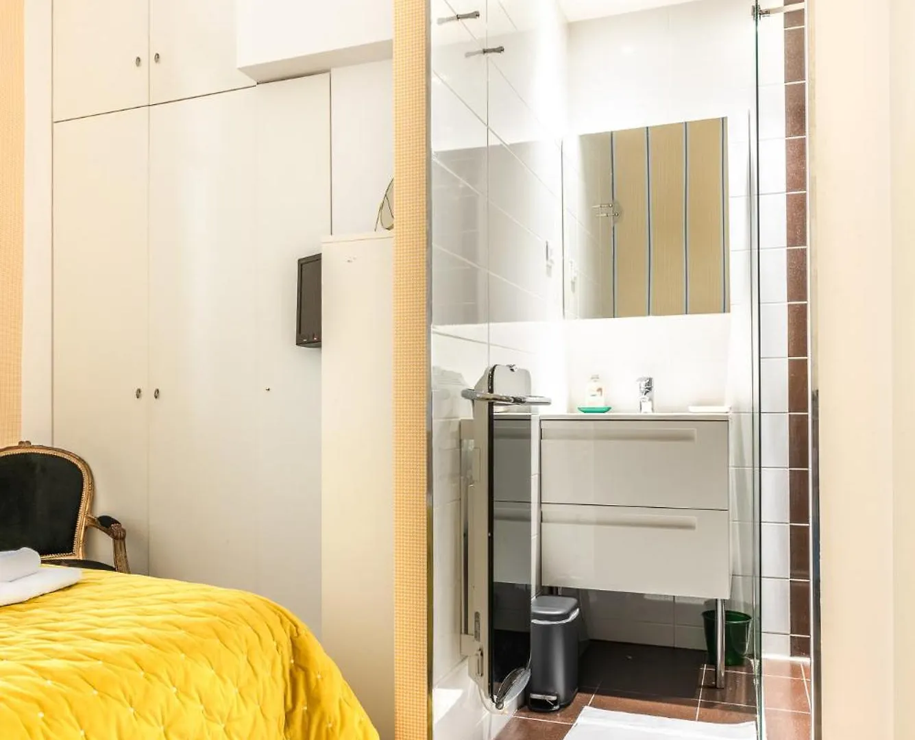 Luxury Typical Parisian Flat - 5 Min From Louvre Apartment