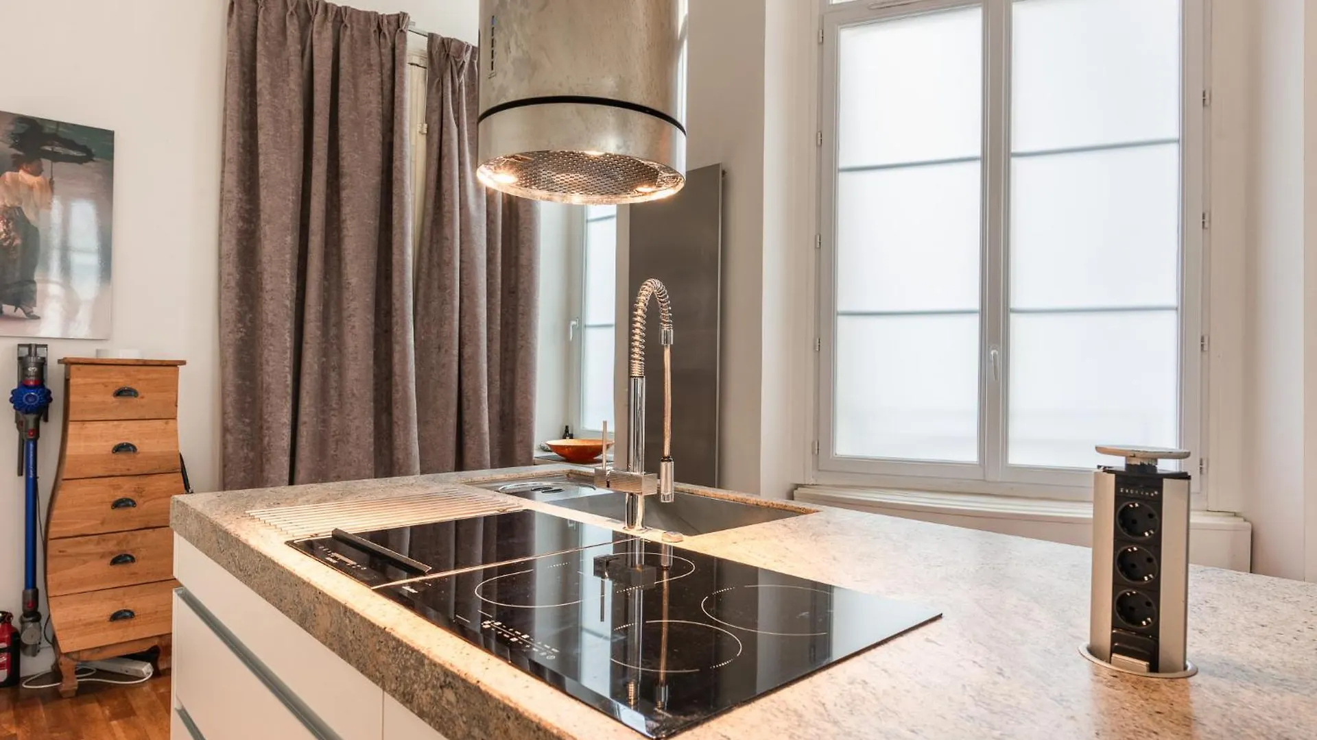 Luxury Typical Parisian Flat - 5 Min From Louvre Apartment