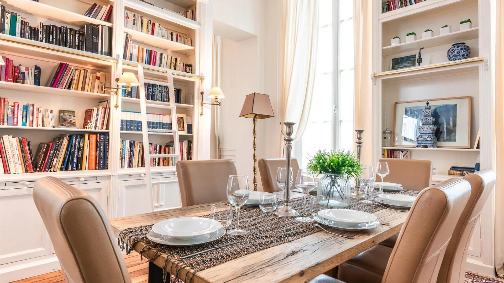 Luxury Typical Parisian Flat - 5 Min From Louvre Apartment 0*, Paris