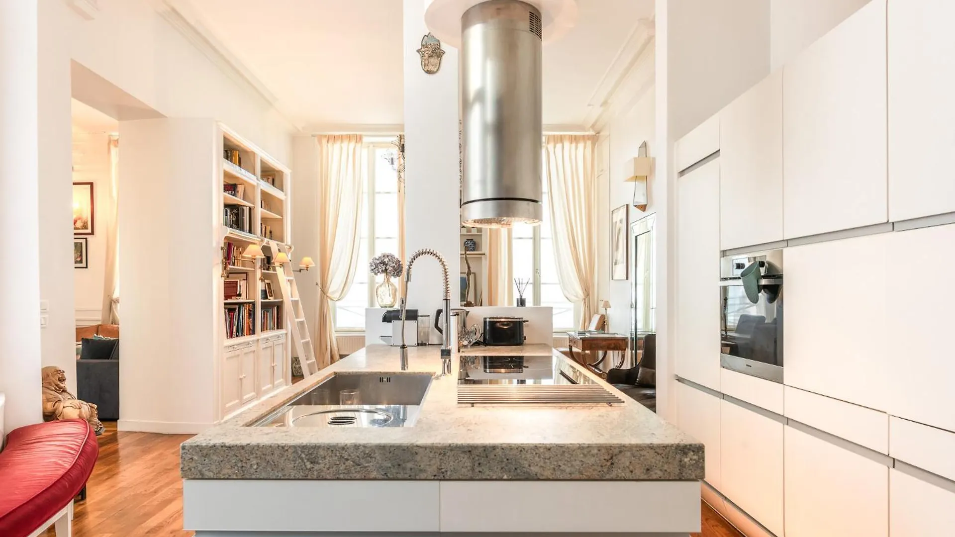 Luxury Typical Parisian Flat - 5 Min From Louvre Apartment 0*, Paris