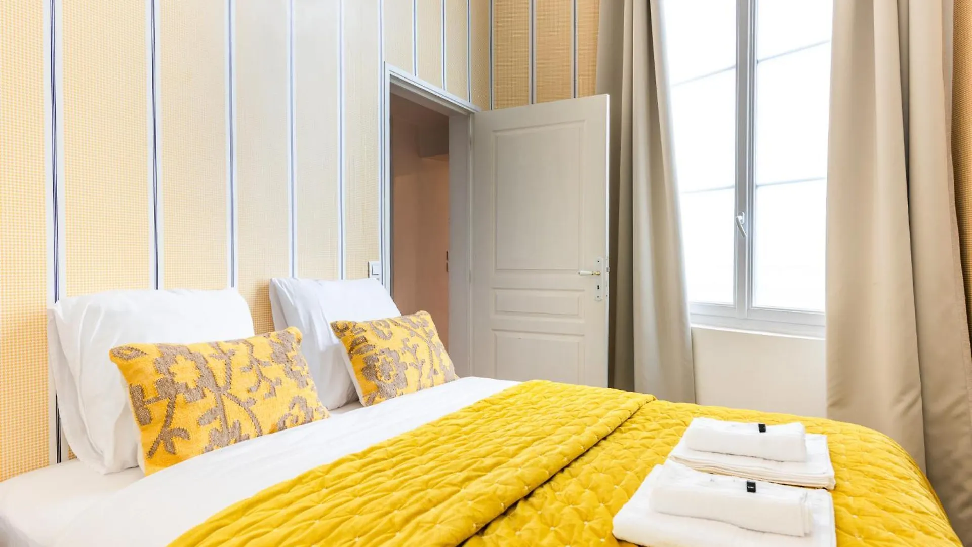 Luxury Typical Parisian Flat - 5 Min From Louvre Apartment France