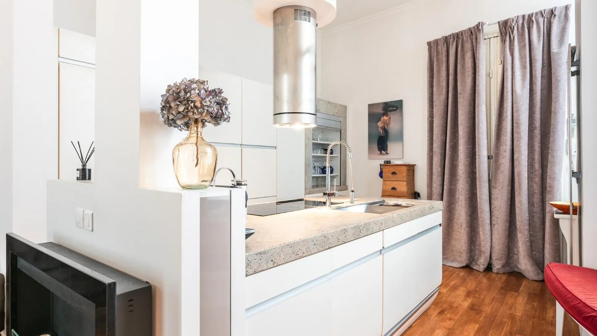 Luxury Typical Parisian Flat - 5 Min From Louvre Apartment