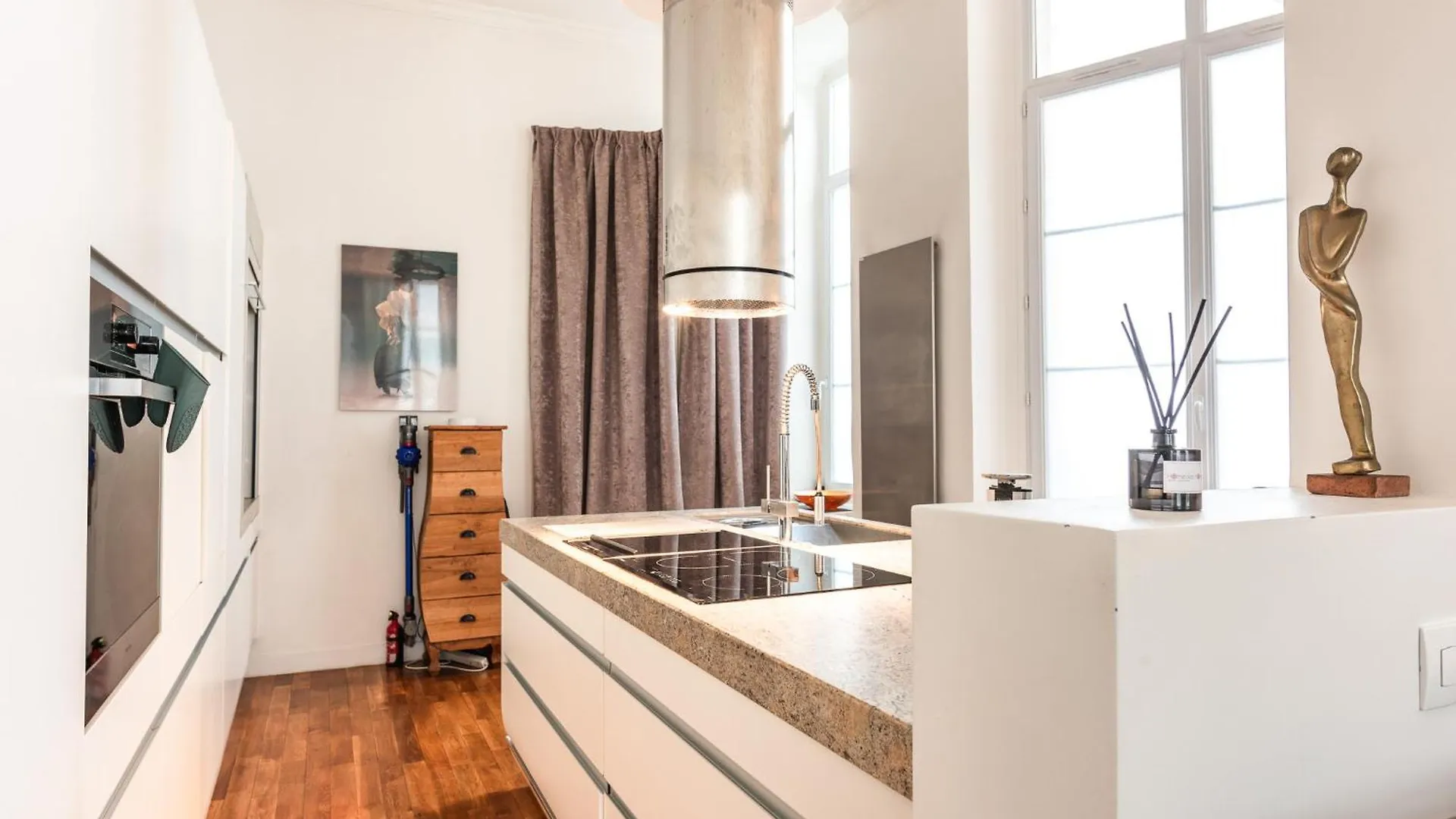 Luxury Typical Parisian Flat - 5 Min From Louvre Apartment Paris