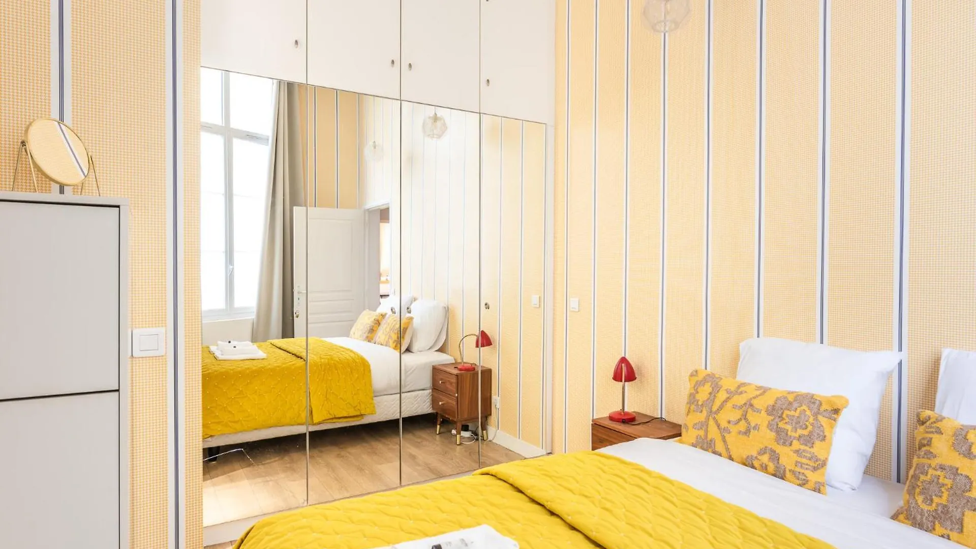 Luxury Typical Parisian Flat - 5 Min From Louvre Apartment