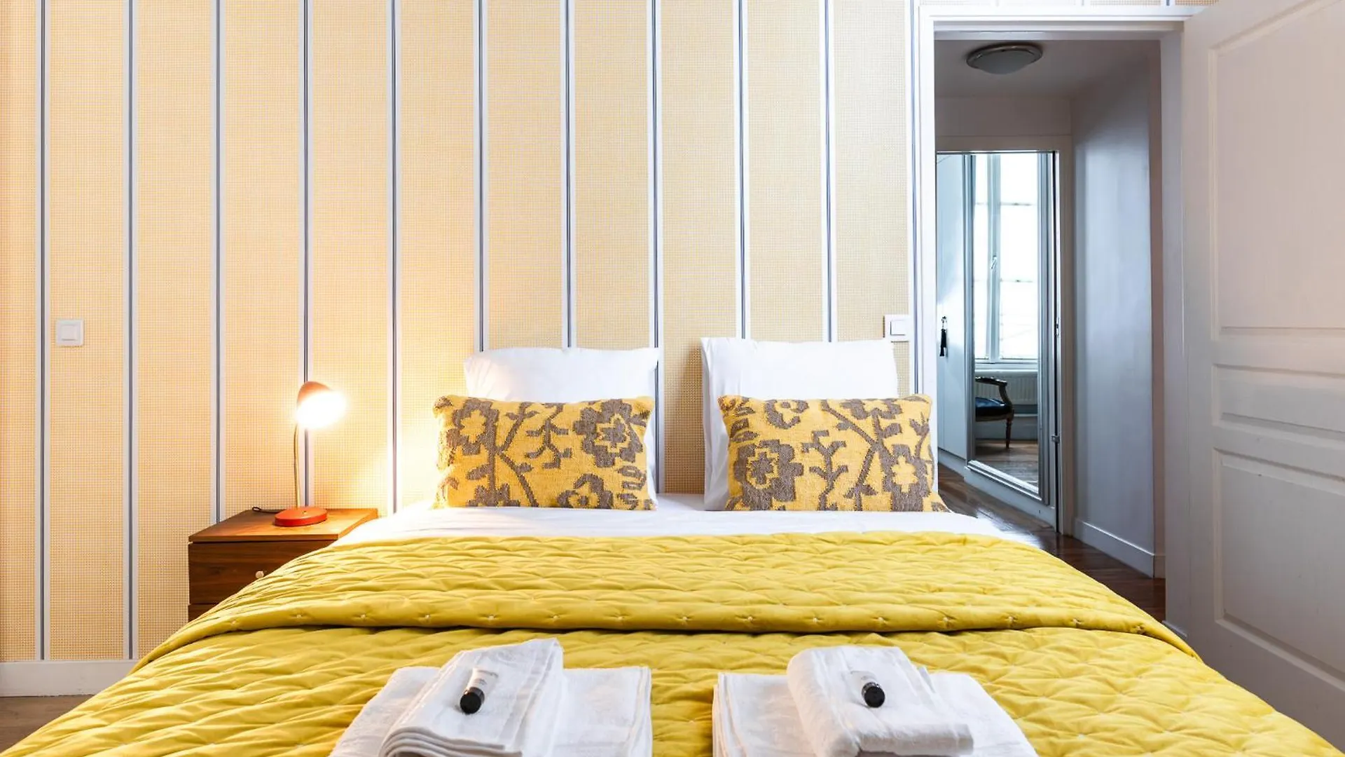 Luxury Typical Parisian Flat - 5 Min From Louvre Apartment France