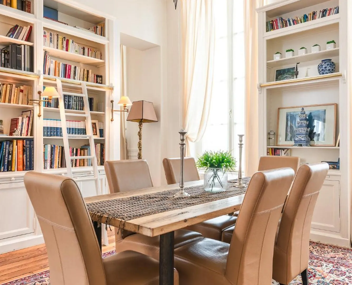 Luxury Typical Parisian Flat - 5 Min From Louvre Apartment  Paris