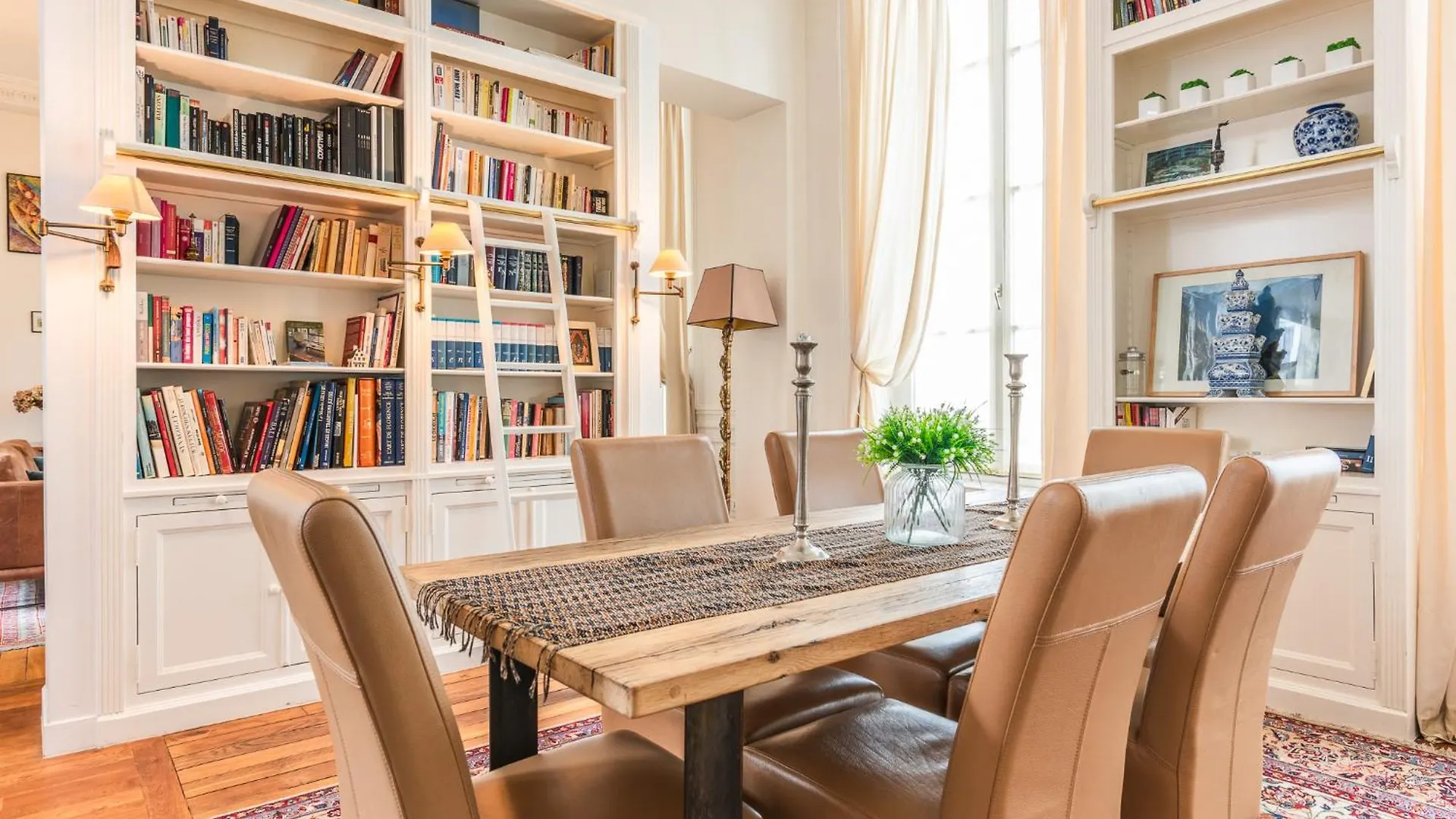 Luxury Typical Parisian Flat - 5 Min From Louvre Apartment